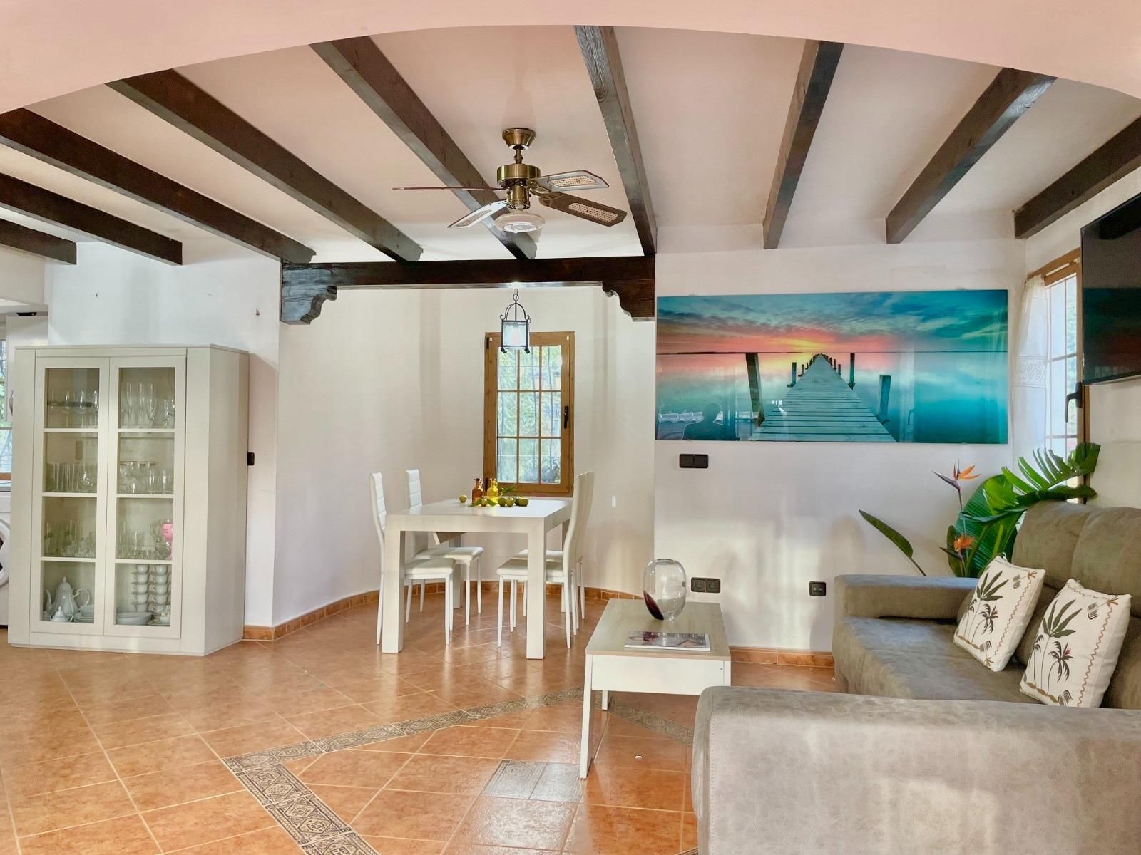 Sala d'estar de Casa o xalet en venda en Marbella amb Calefacció, Jardí privat i Terrassa