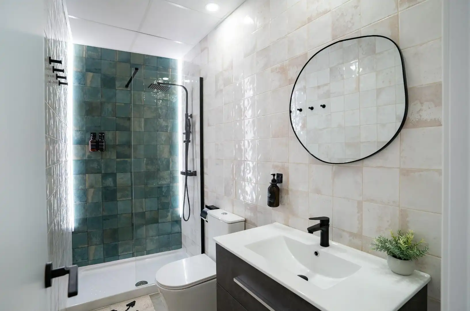 Bathroom of Apartments for sale in Málaga  with Community pool
