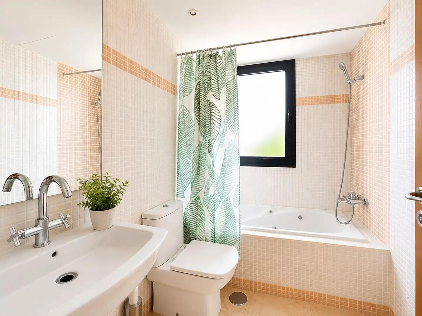 Bathroom of Apartments for sale in Estepona  with Air Conditioner, Terrace and Furnished