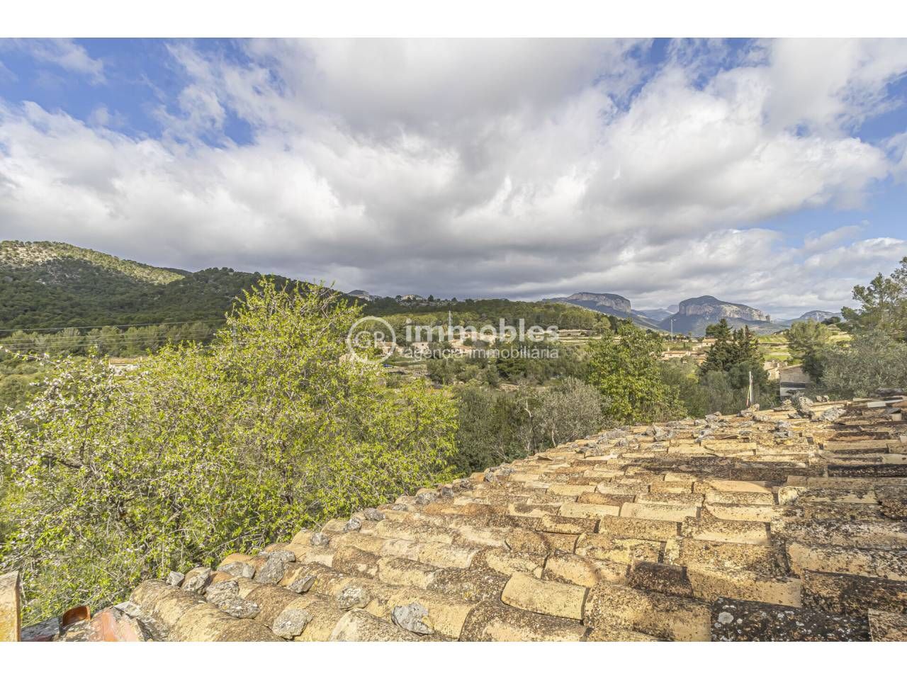 Finca rústica en venda en Alaró amb Jardí privat, Terrassa i Piscina