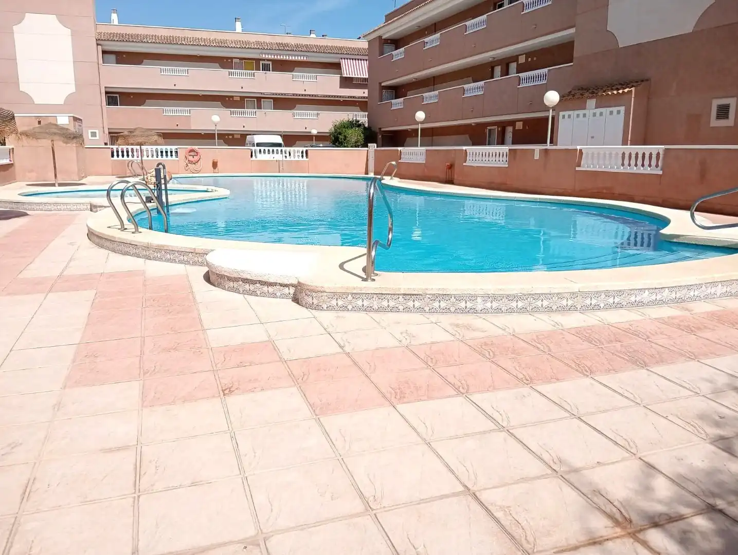 Schwimmbecken von Wohnungen zum Verkauf in Santa Pola mit Klimaanlage, Terrasse und Möbliert