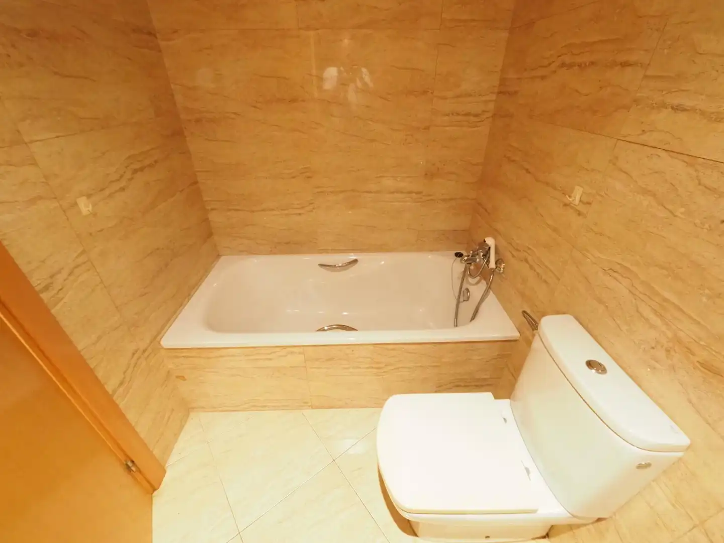 Baño de Dúplex en venta en Vilanova del Camí con Terraza, Trastero y Piscina comunitaria