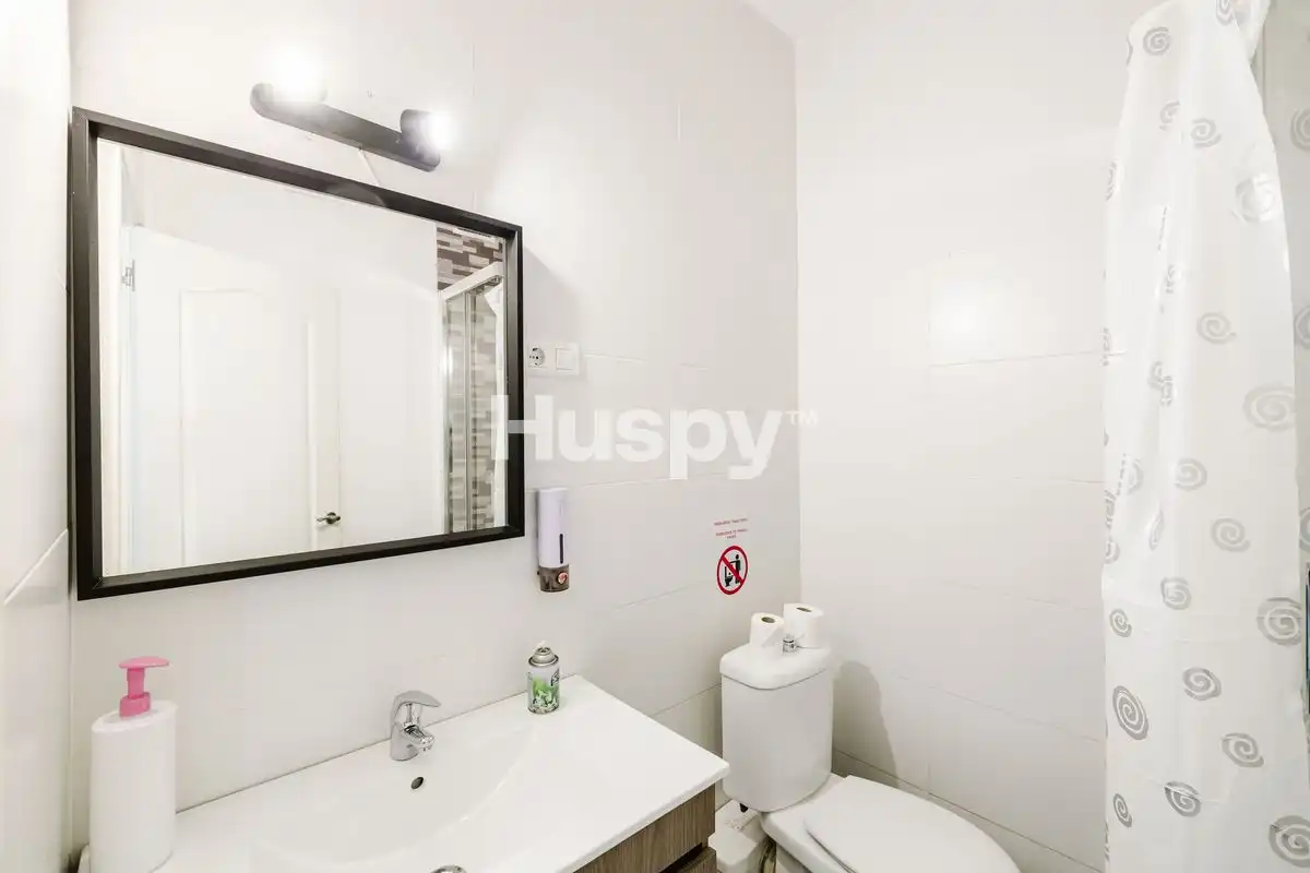 Badezimmer von Büro zur Miete in Málaga mit Heizung