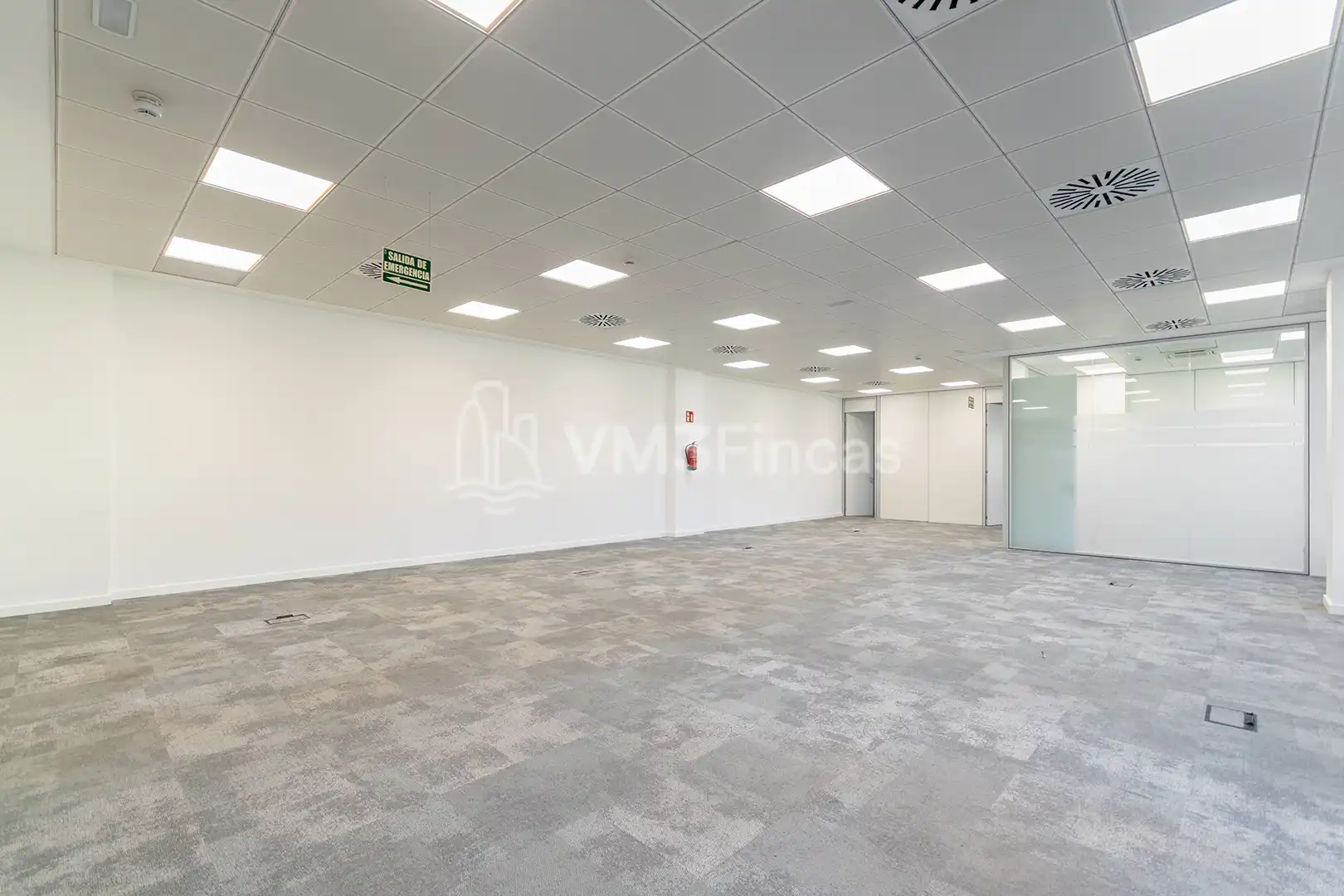 Büro zur Miete in El Prat de Llobregat mit Klimaanlage, Heizung und Terrasse