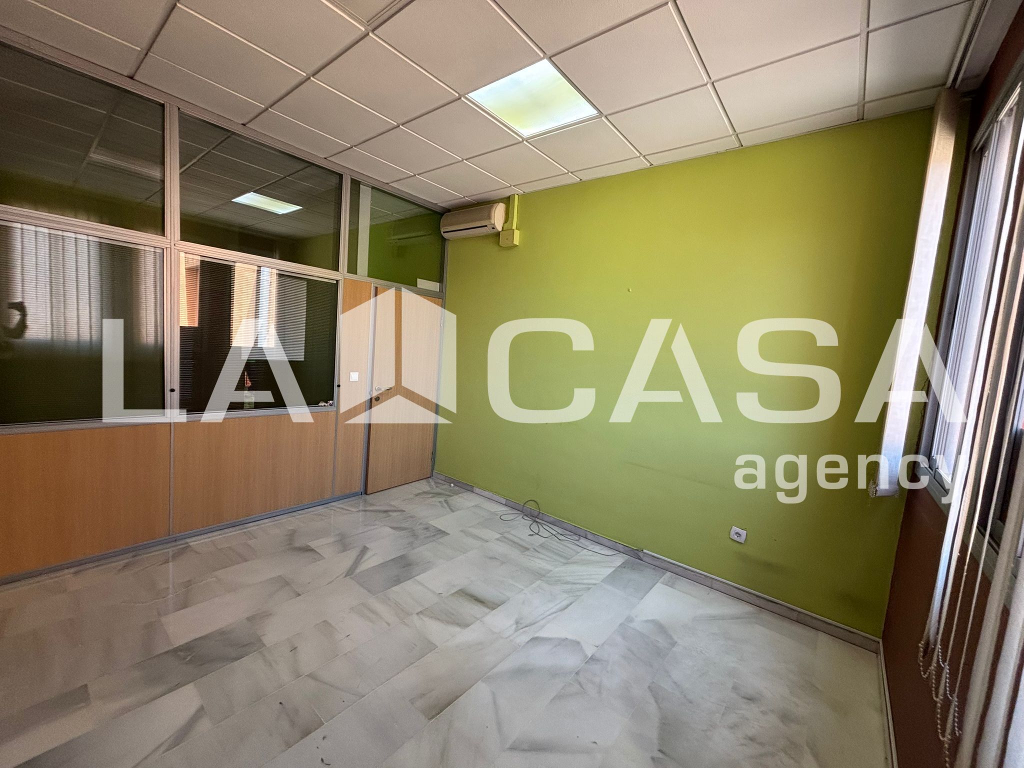 Oficina de alquiler en Condequinto