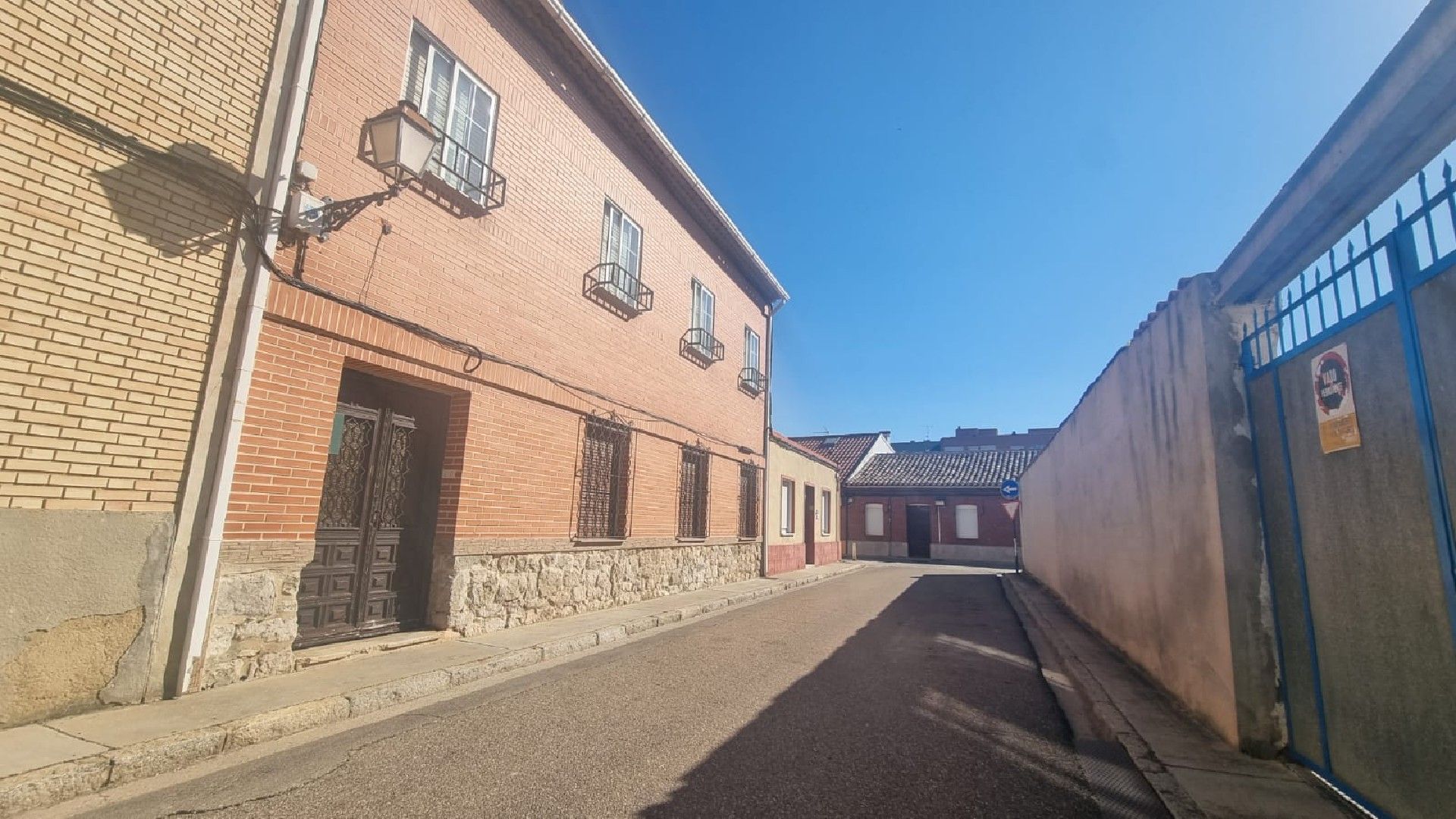 Vista exterior de Casa o xalet en venda en Venta de Baños amb Terrassa i Moblat