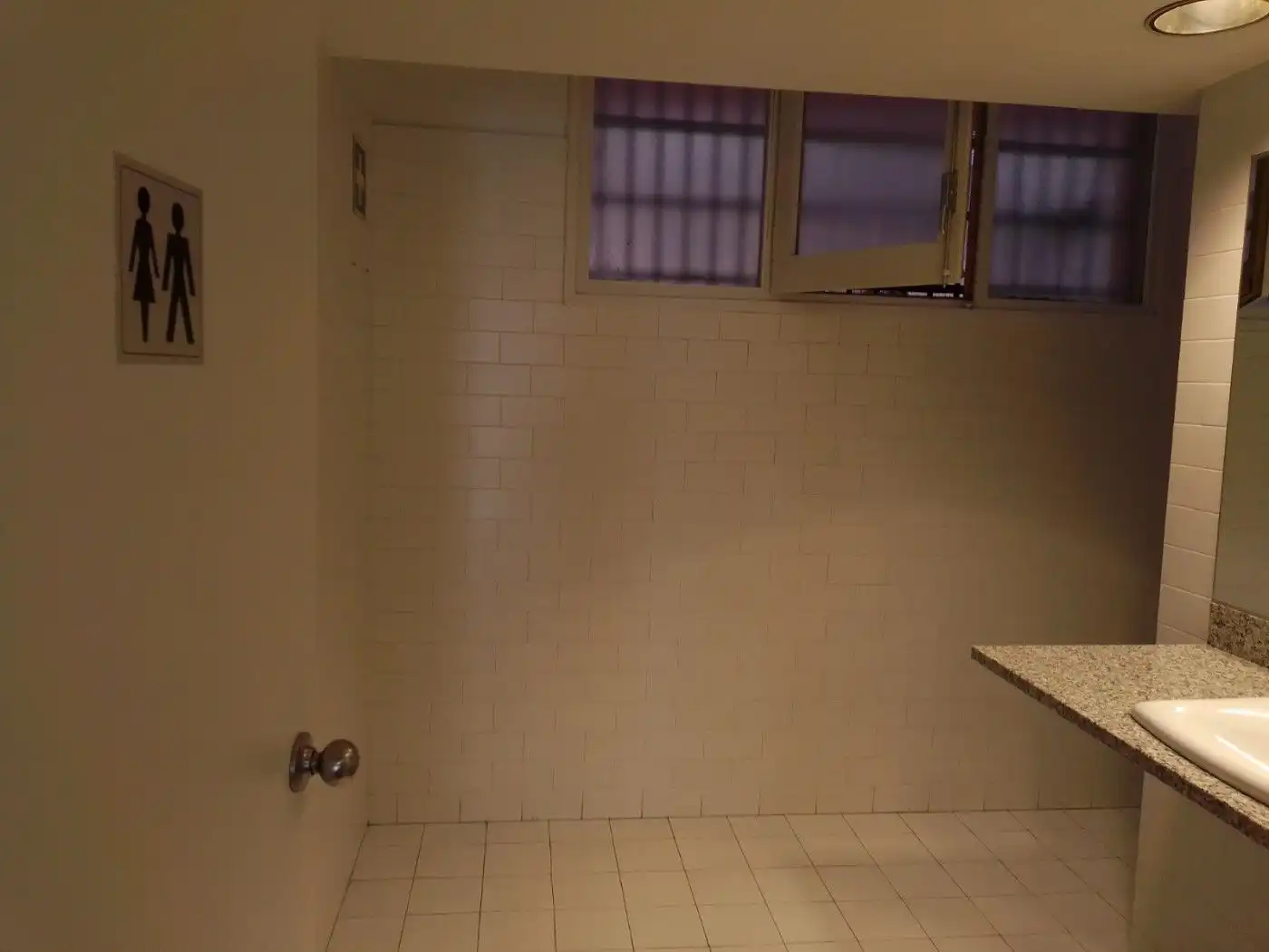 Badezimmer von Büro zur Miete in Badalona mit Klimaanlage