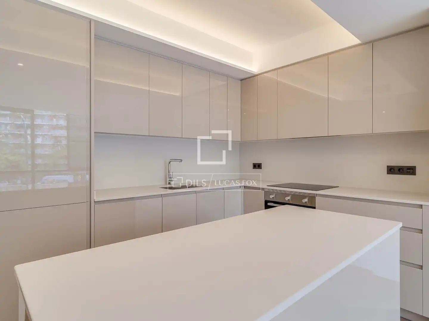 Kitchen of Flat for rent in Barcelona  with Air Conditioner and Parquet flooring