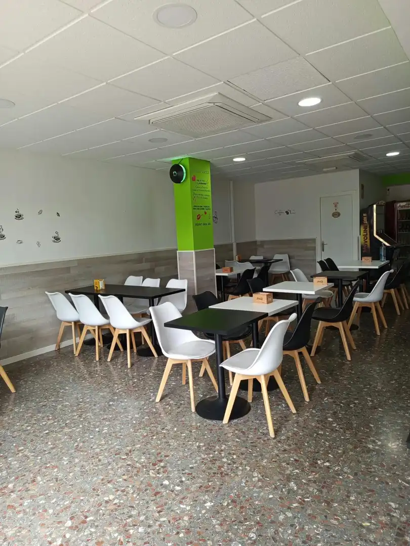 Local comercial en traspàs a Sant Andreu de la Barca, imagen 4