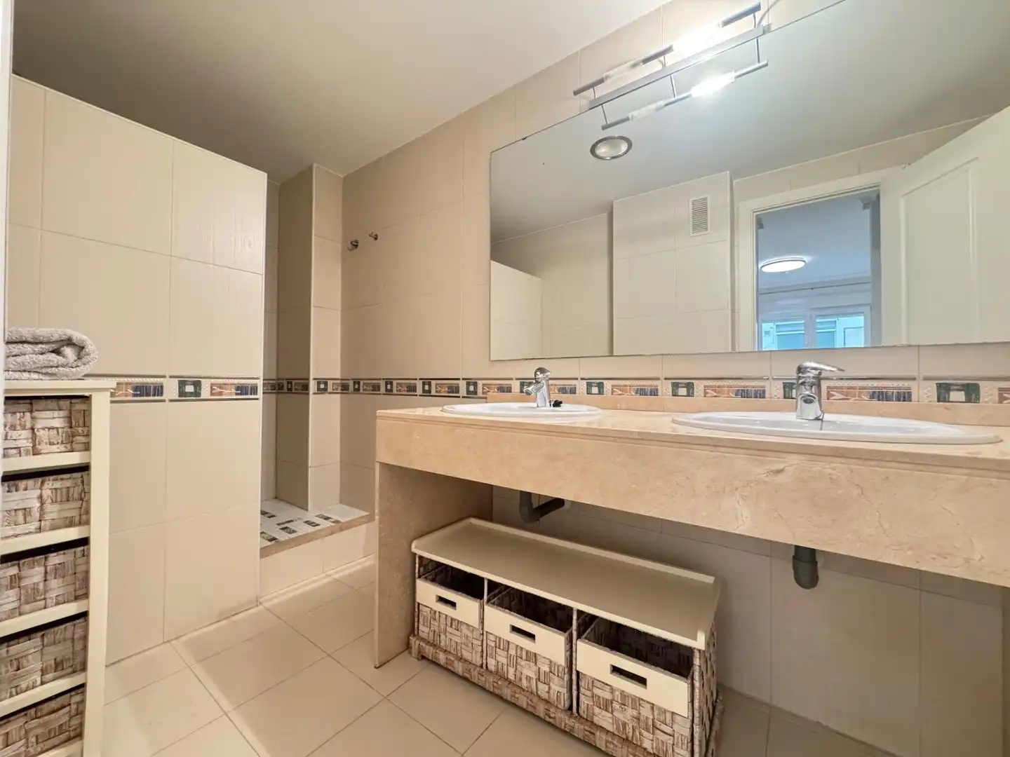 Baño de Piso de alquiler en Alicante / Alacant con Aire acondicionado