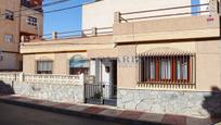 Vista exterior de Casa o xalet en venda en Roquetas de Mar amb Aire condicionat