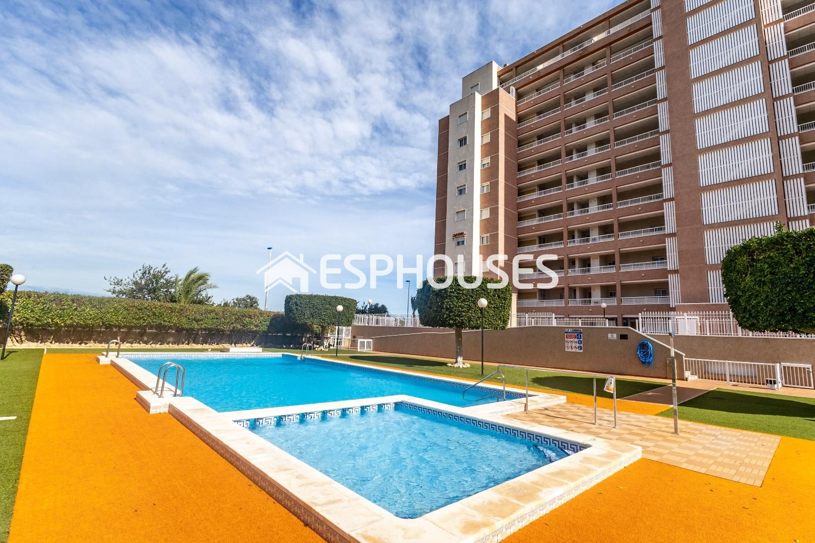 Vista exterior de Apartamento en venta en Guardamar del Segura con Aire acondicionado, Terraza y Amueblado