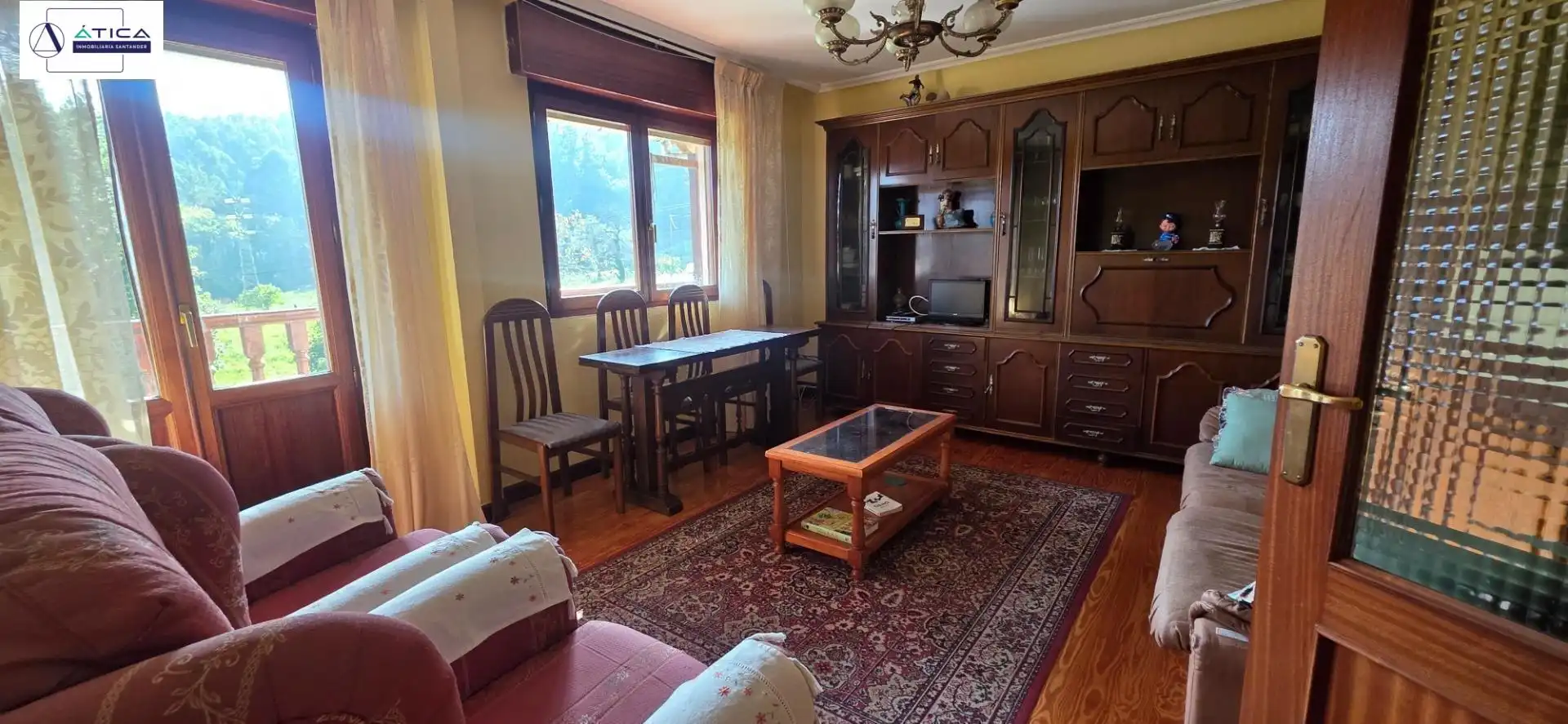 Sala de estar de Casa adosada en venta en Bárcena de Cicero con Jardín privado, Amueblado y Balcón