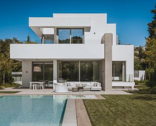 Exterior view of House or chalet for sale in Estepona  with Air Conditioner, Private garden and Parquet flooring