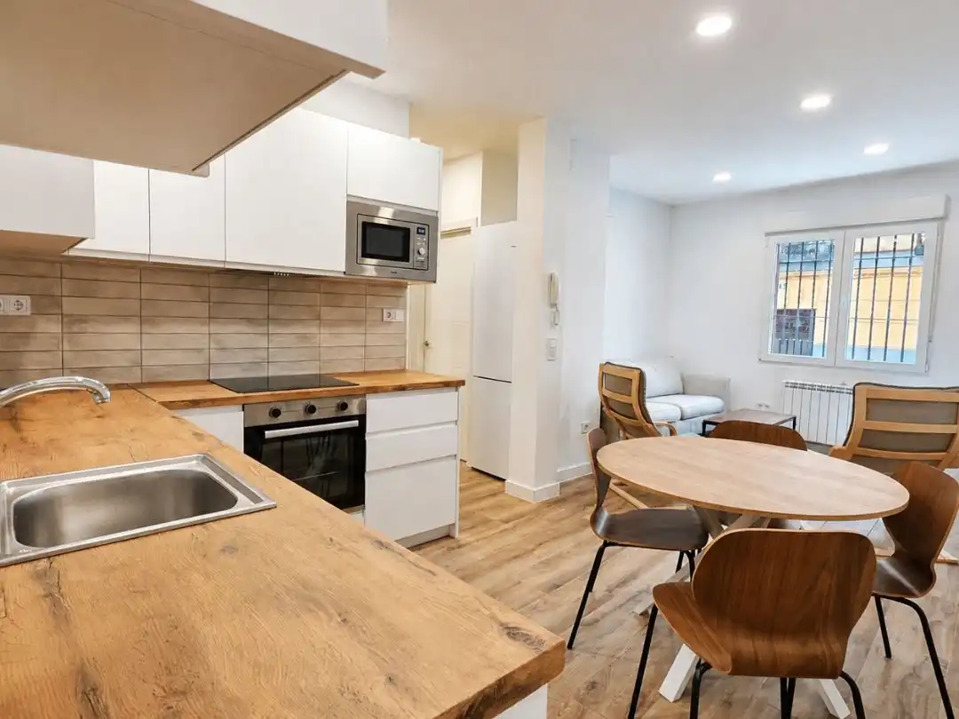 Flat to rent in Calle del Oso 12