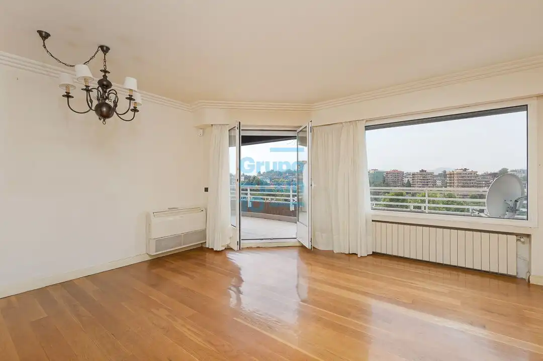 Sala de estar de Ático en venta en Donostia - San Sebastián  con Calefacción, Terraza y Piscina