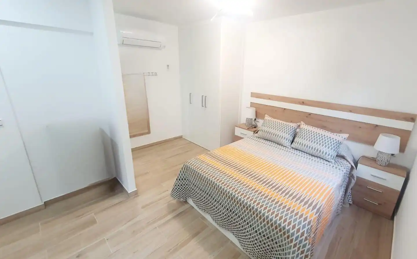 Habitación de Dúplex en venta en Madrid con Aire acondicionado y Calefacción