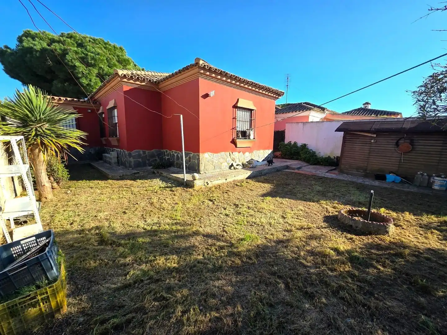 Vista exterior de Casa o xalet en venda en Chiclana de la Frontera amb Jardí privat