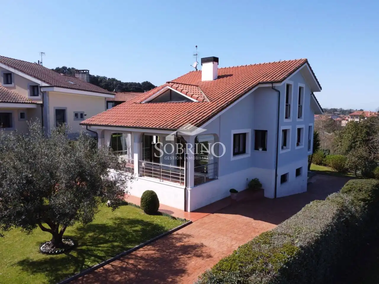 Vista exterior de Casa o xalet en venda en Llanes amb Calefacció, Jardí privat i Terrassa