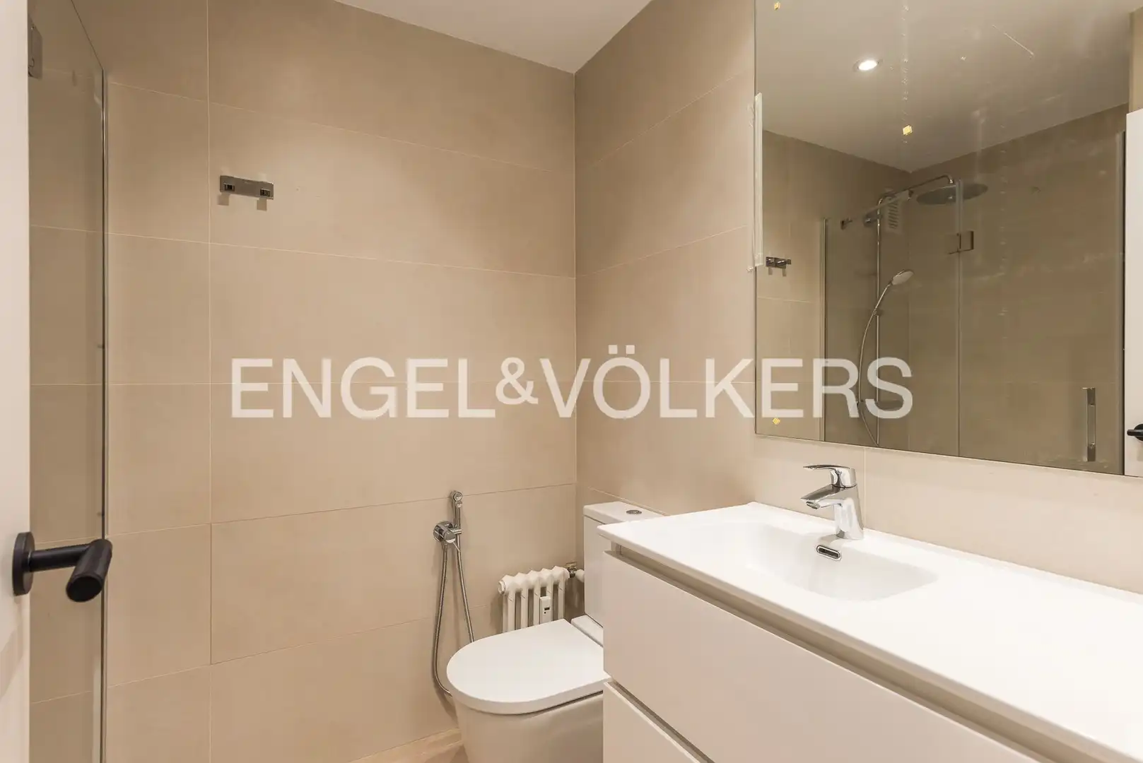 Baño de Piso de alquiler en Madrid con Aire acondicionado, Calefacción y Amueblado