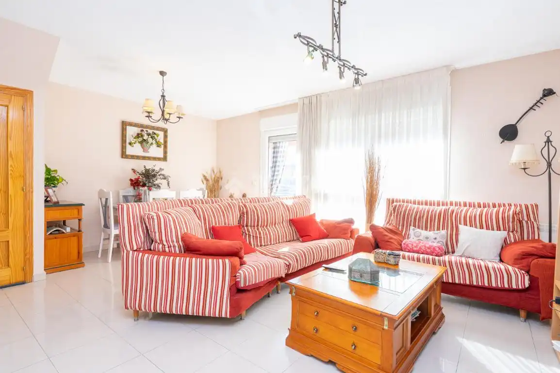 Sala de estar de Casa adosada en venta en Colmenar Viejo con Aire acondicionado, Jardín privado y Terraza