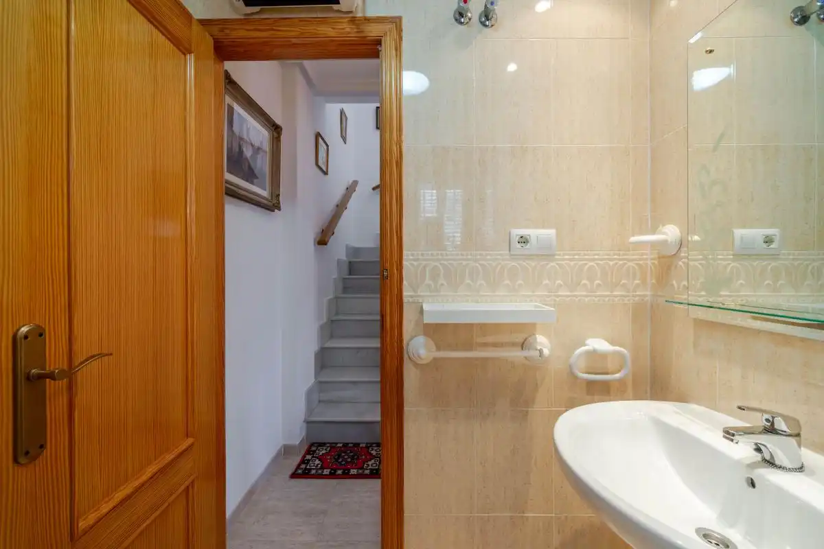 Baño de Dúplex en venta en Santa Pola con Aire acondicionado, Calefacción y Jardín privado