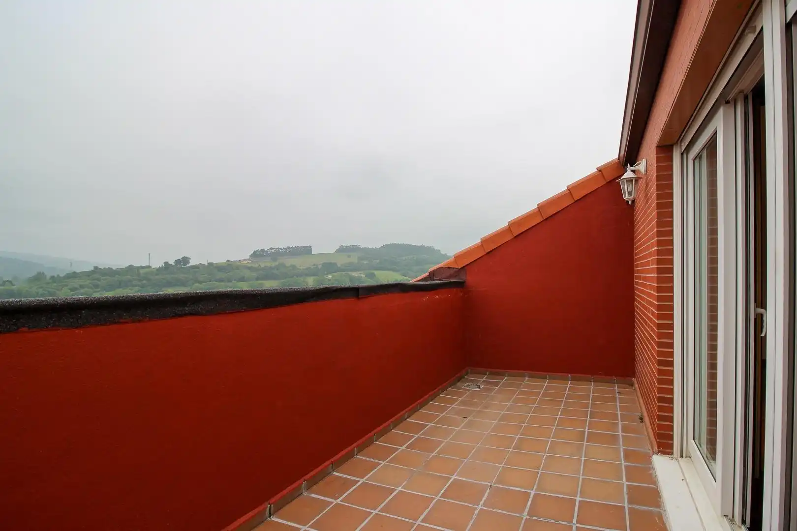 Terrassa de Casa adosada en venda en Hazas de Cesto amb Calefacció, Jardí privat i Parquet