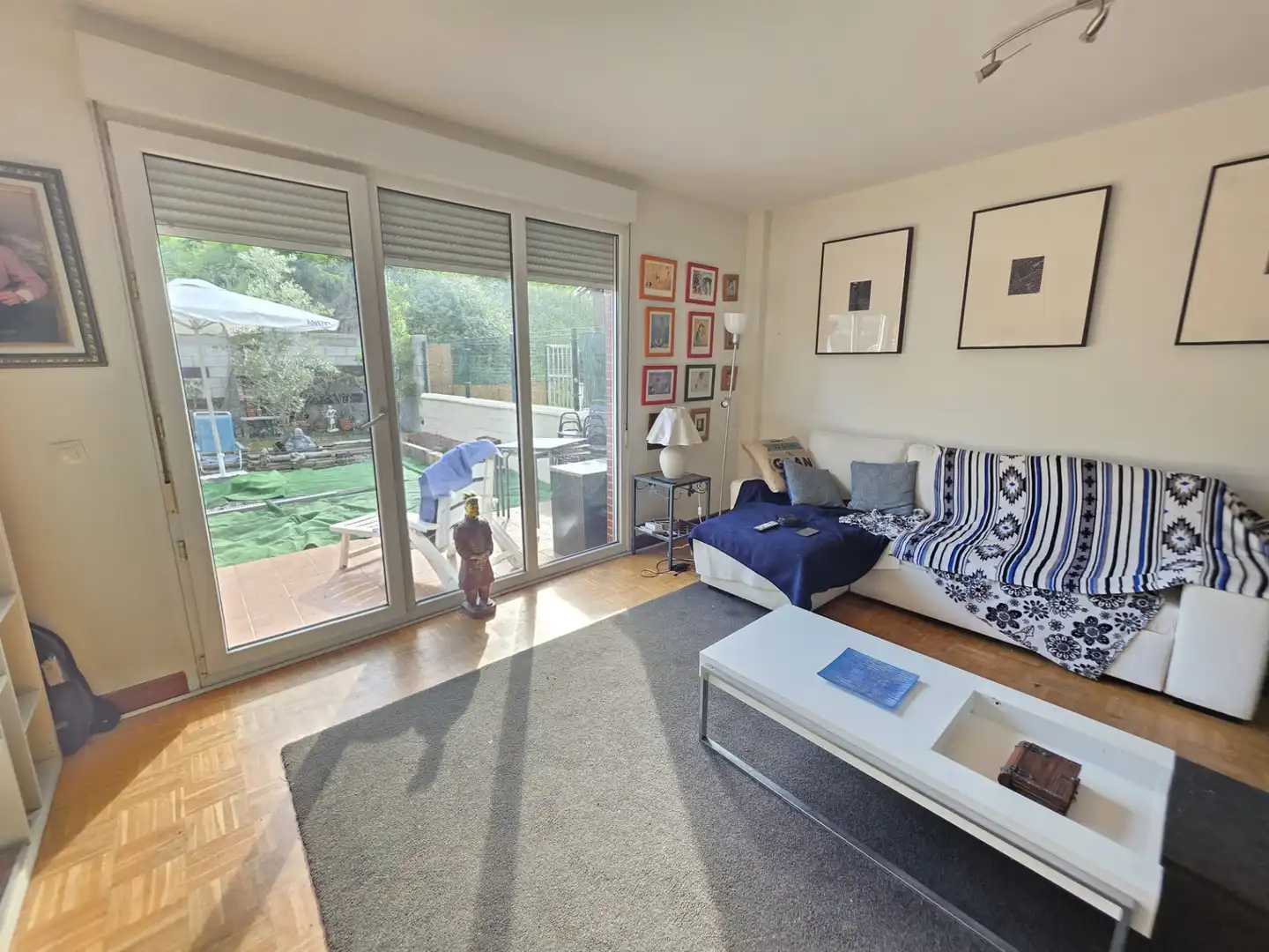 Wohnzimmer von Einfamilien-Reihenhaus zum Verkauf in Barakaldo  mit Heizung, Privatgarten und Parkett