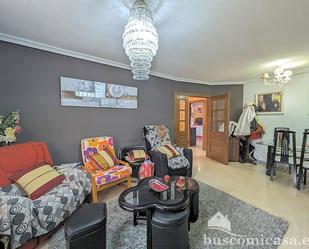 Sala d'estar de Casa o xalet en venda en Linares amb Aire condicionat, Terrassa i Balcó