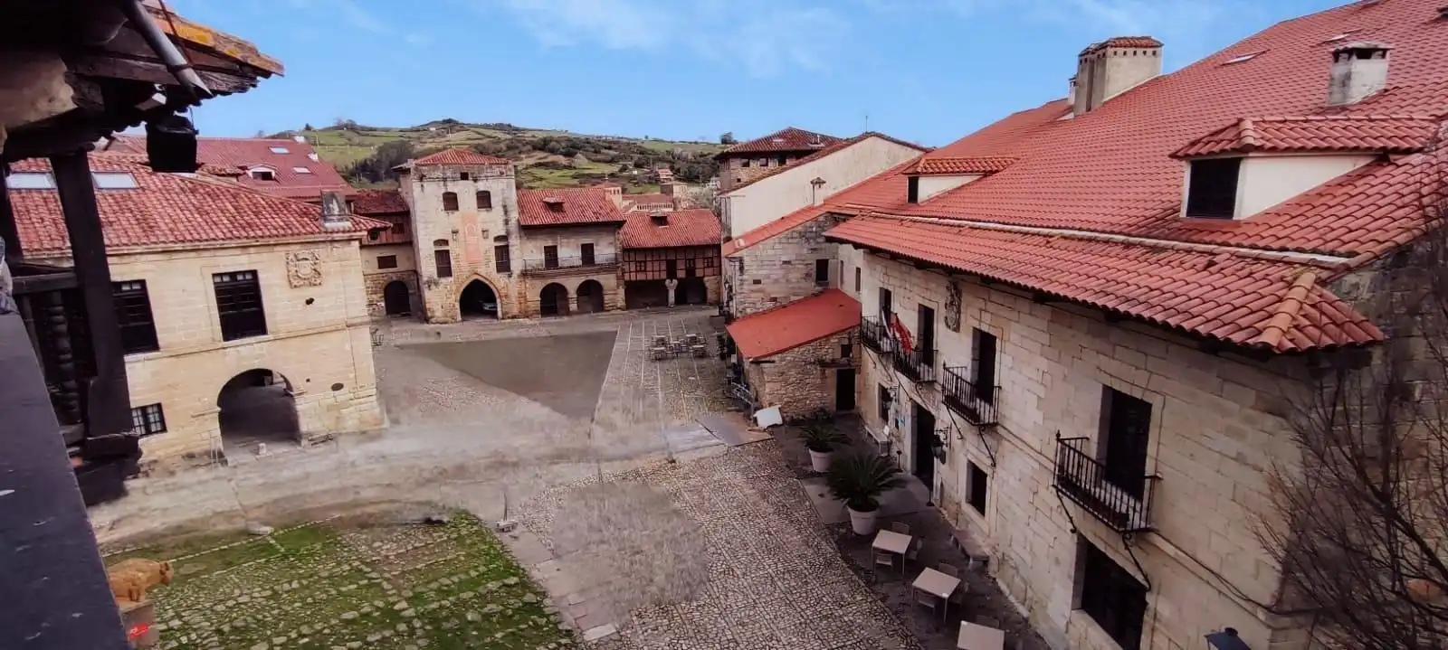 Vista exterior de Àtic en venda en Santillana del Mar amb Calefacció, Terrassa i Balcó