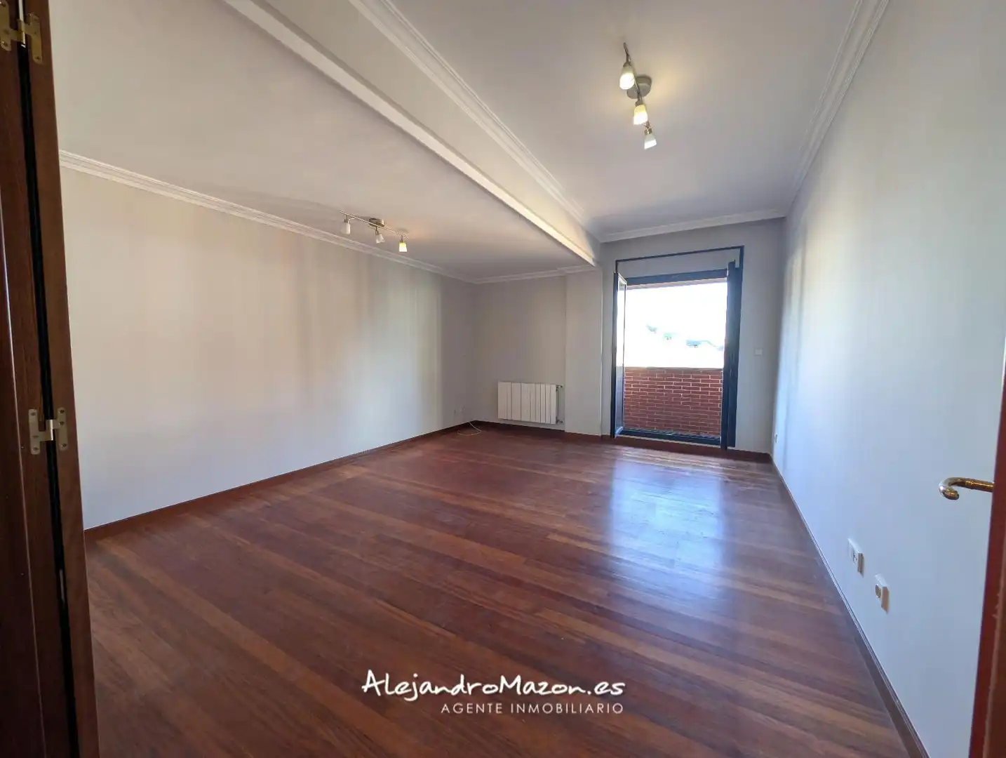 Sala de estar de Piso en venta en Castro-Urdiales con Calefacción, Parquet y Terraza