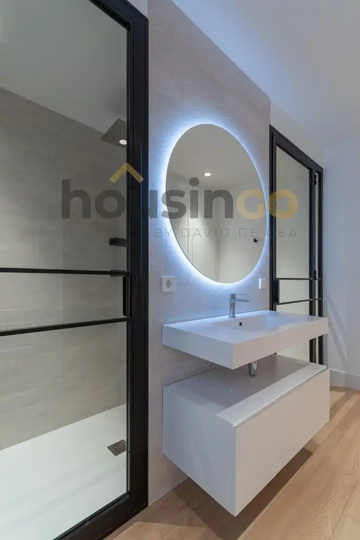 Baño de Piso de alquiler en Madrid con Aire acondicionado y Calefacción