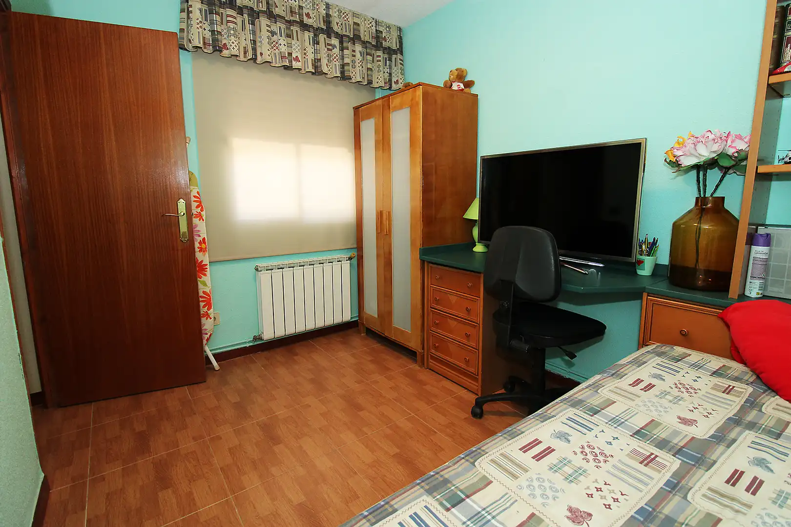 Schlafzimmer von Einfamilien-Reihenhaus zum Verkauf in Torremocha de Jarama mit Heizung, Privatgarten und Internet