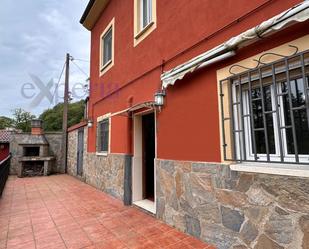 Vista exterior de Casa o xalet en venda en Langreo amb Terrassa