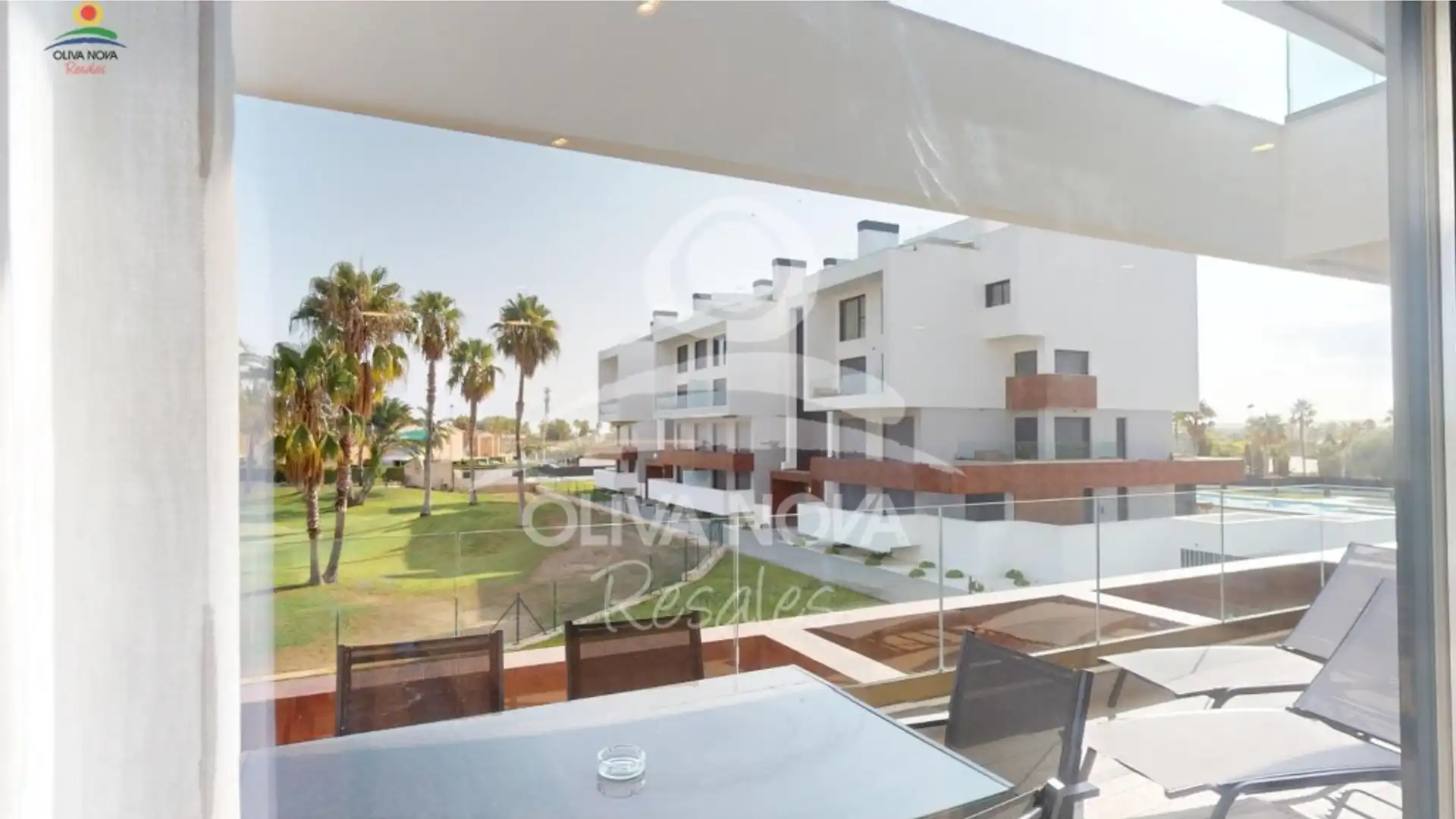 Terrasse von Wohnungen zum Verkauf in Oliva mit Klimaanlage, Privatgarten und Terrasse