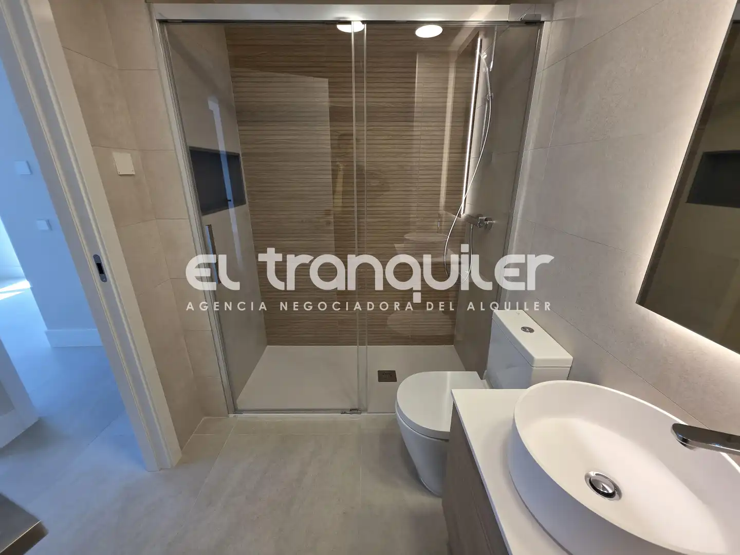 Bathroom of Flat for rent in Madrid  with Air Conditioner, Terrace and Storage room