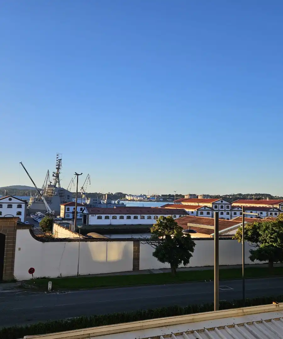 Vista exterior de Dúplex en venda en Ferrol amb Balcó