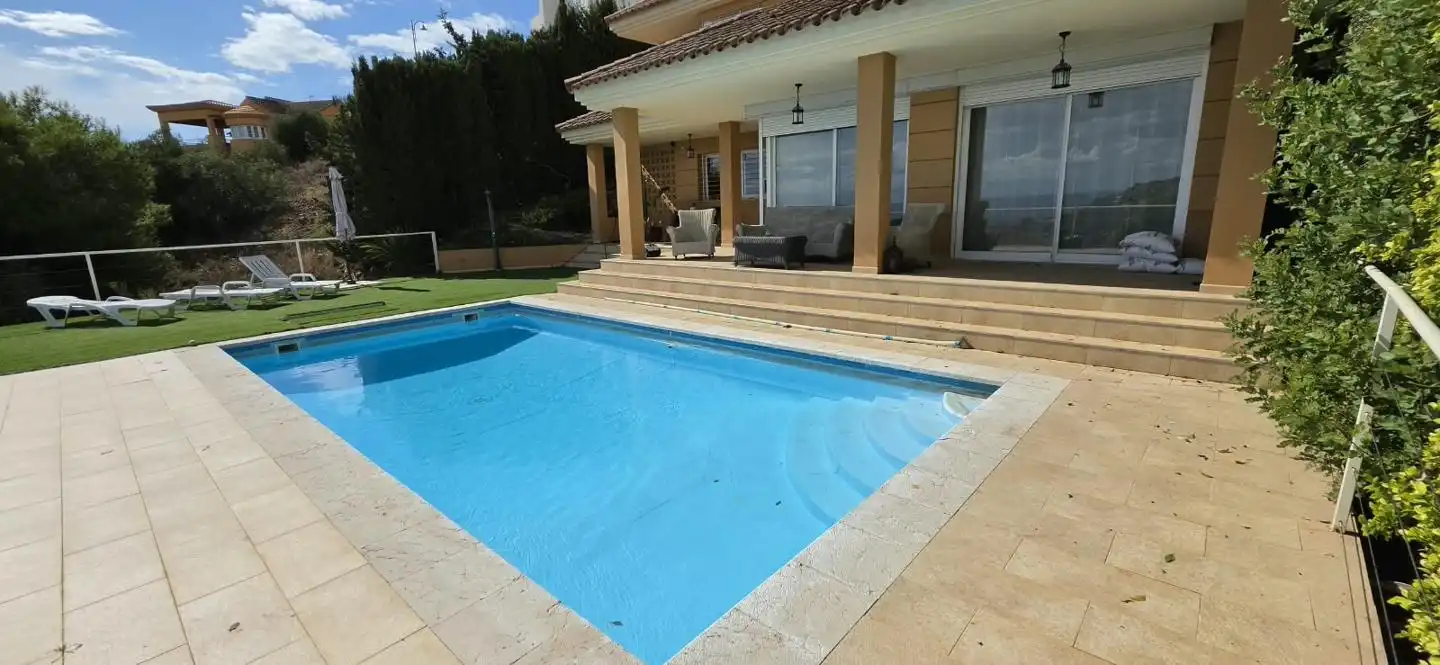 Swimming pool of Houses for sale in Este