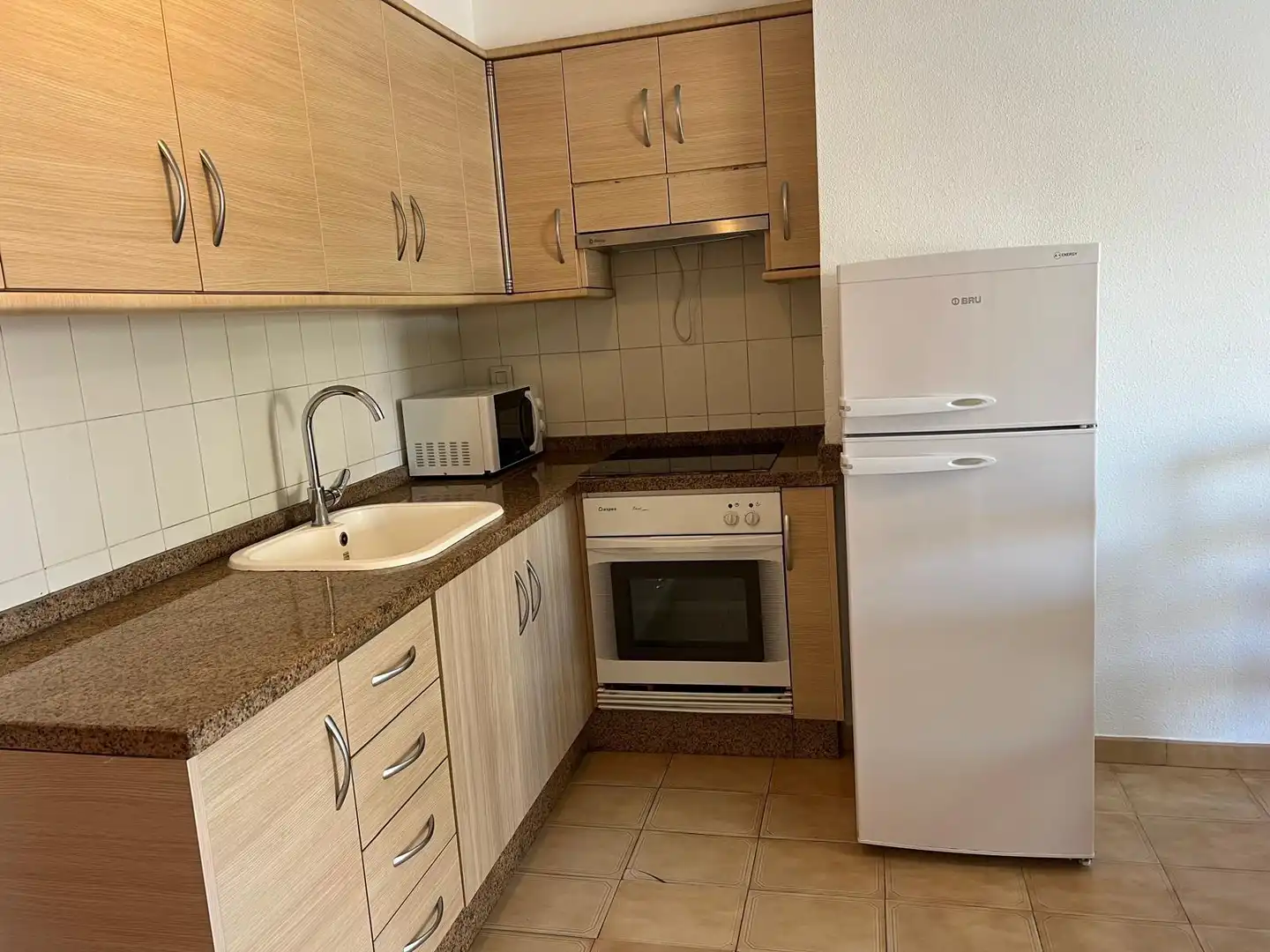 Cuina de Apartament de lloguer en Gandia amb Aire condicionat, Terrassa i Moblat