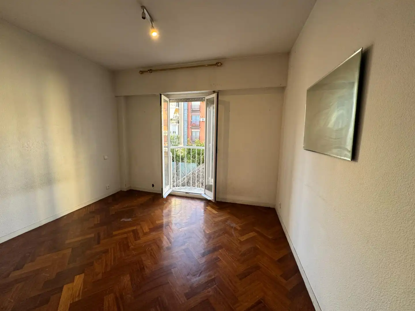 Bedroom of Flat for sale in Madrid  with Air Conditioner, Private garden and Parquet flooring