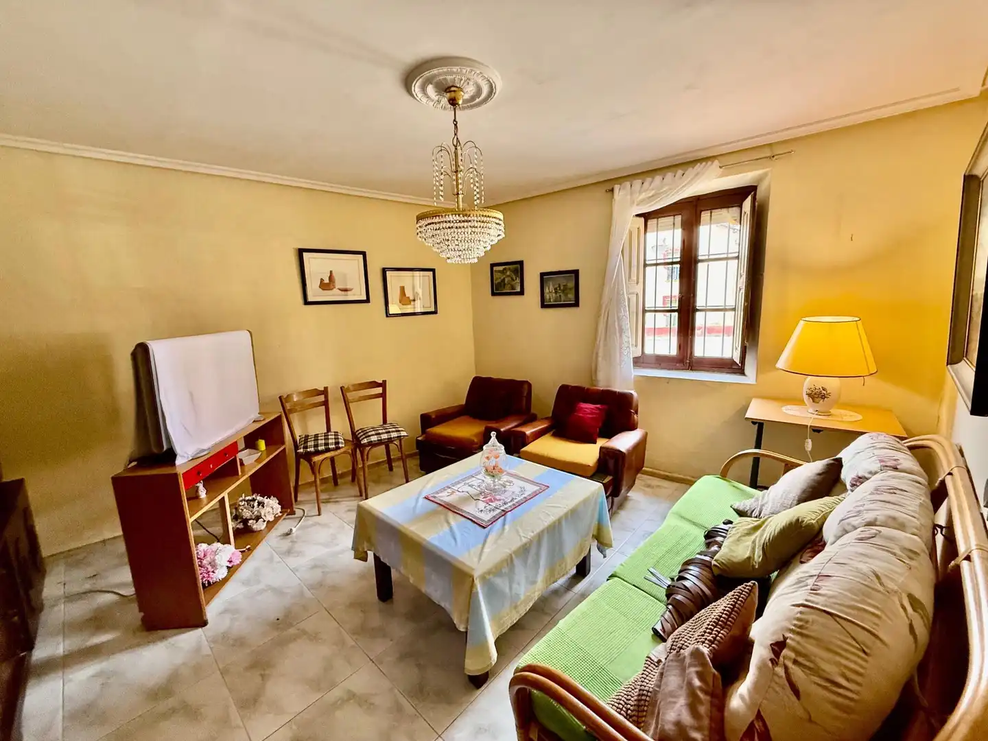Sala d'estar de Casa adosada en venda en Valdevimbre