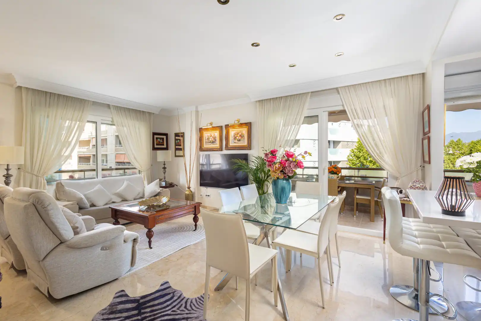 Sala de estar de Ático en venta en Marbella con Aire acondicionado, Calefacción y Terraza
