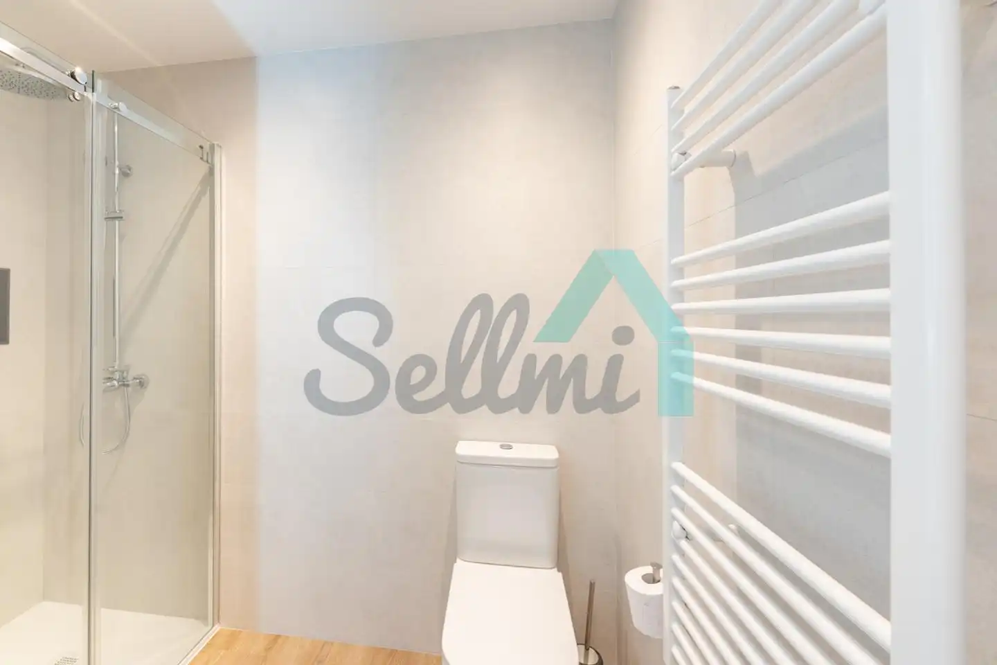 Bathroom of Flat for rent in Oviedo   with Heating, Terrace and Furnished