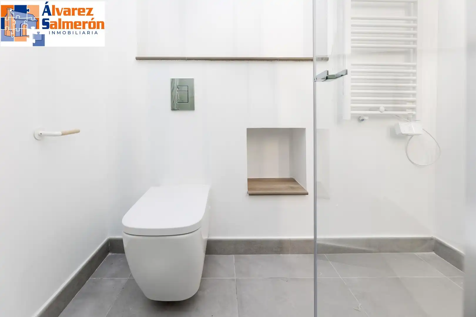 Baño de Piso en venta en Granada con Aire acondicionado, Calefacción y Terraza