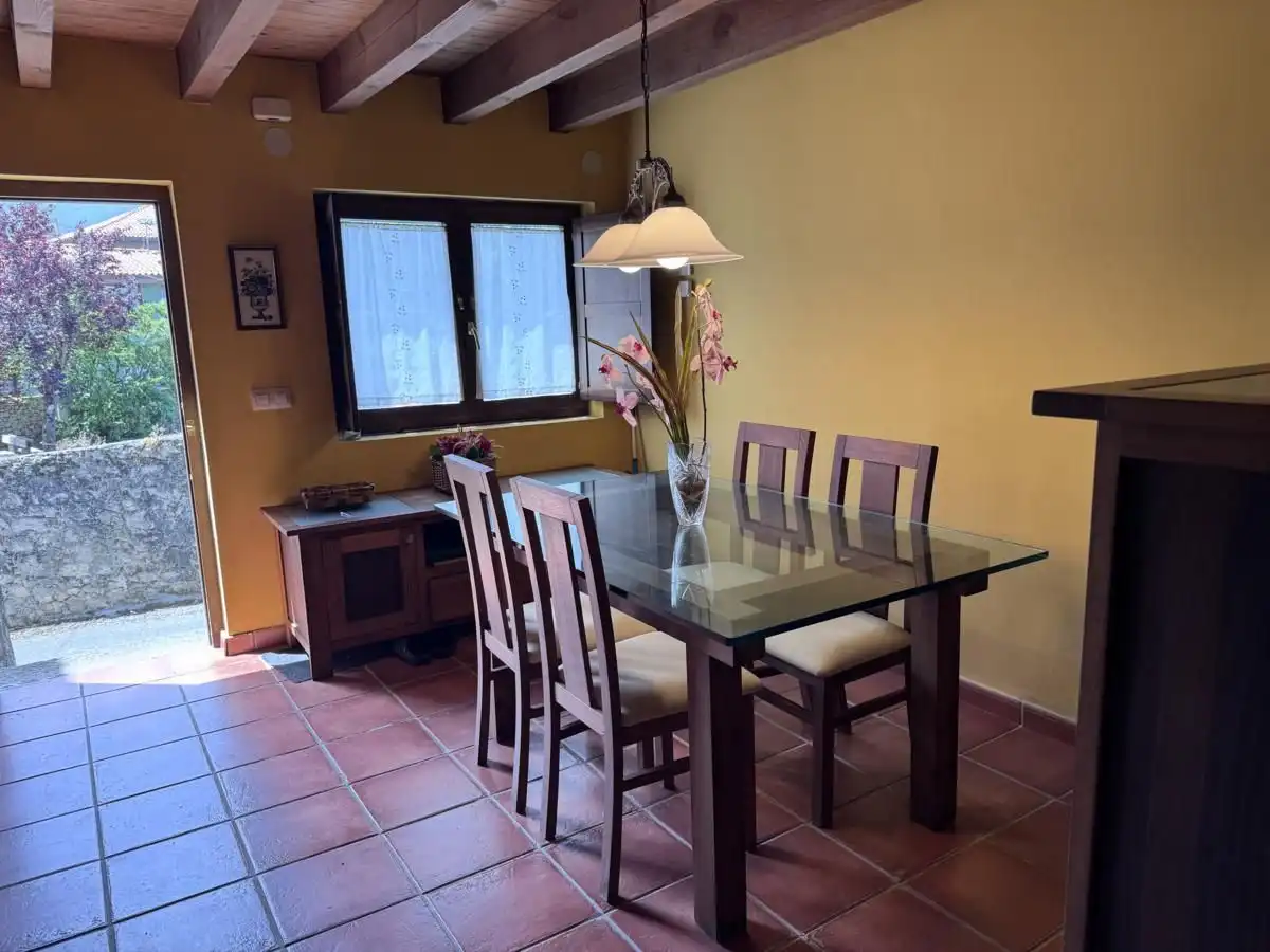 Comedor de Casa adosada en venta en Llanes con Calefacción, Jardín privado y Terraza