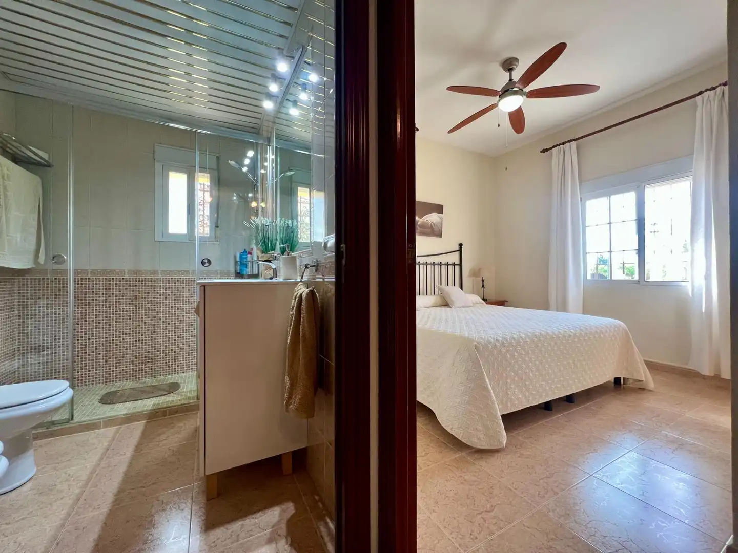 Bathroom of Houses for sale in Córdoba  with Air Conditioner and Swimming Pool