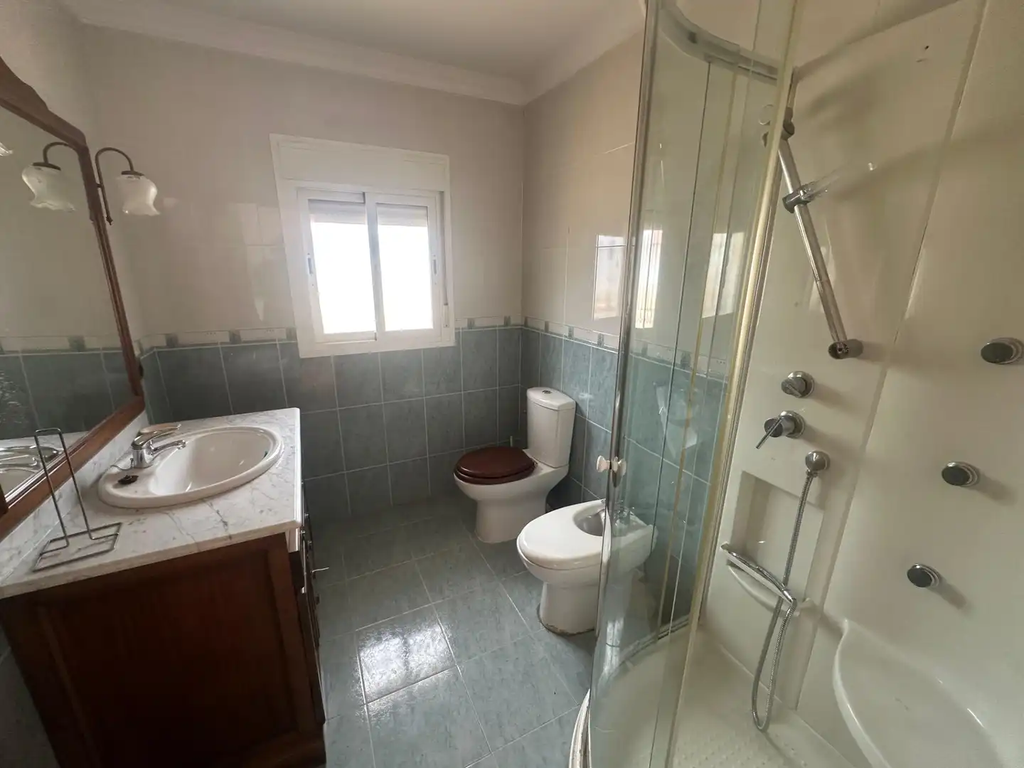 Bathroom of Houses for sale in Roquetas de Mar