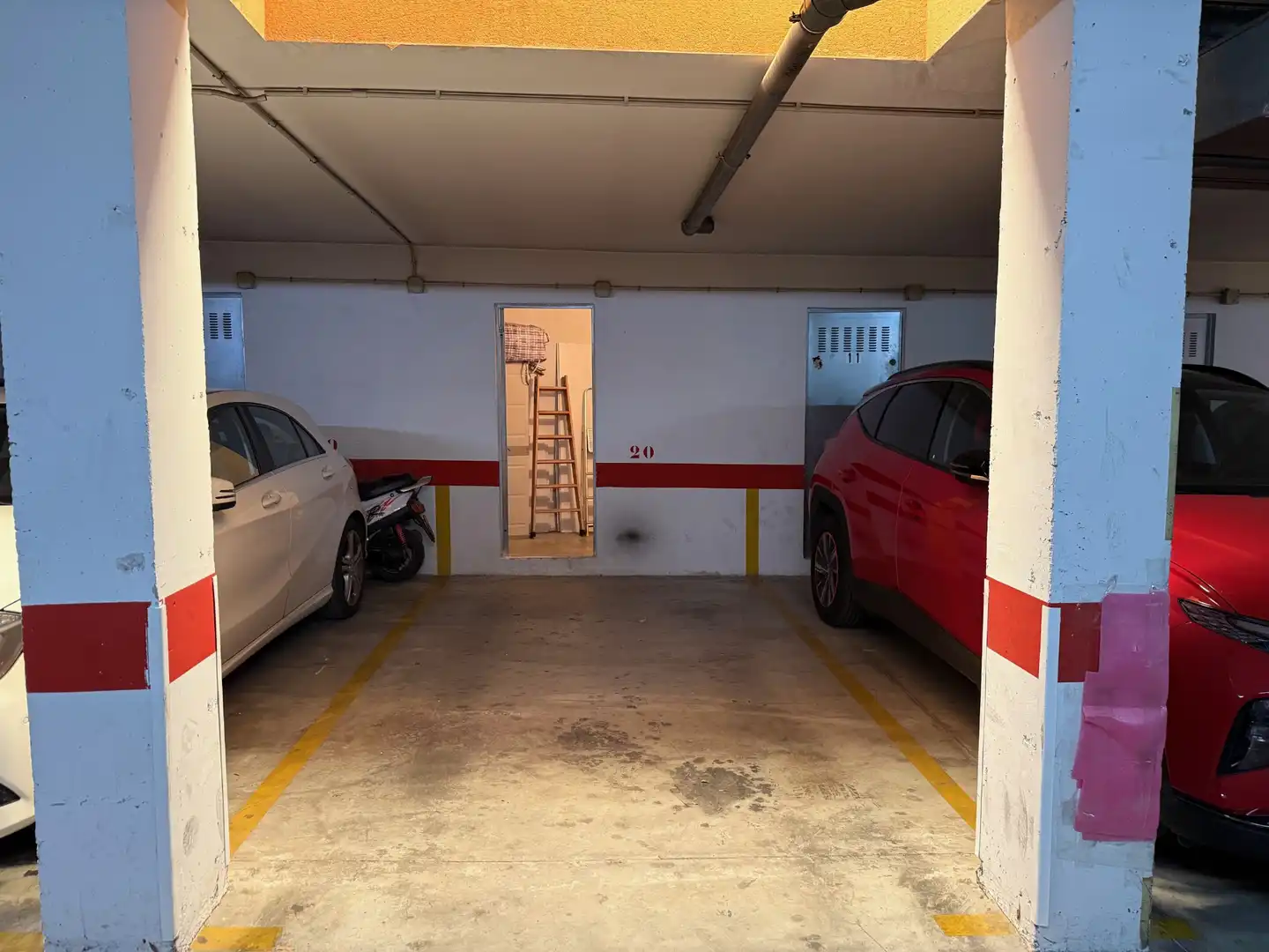 Parkplatz von Garage zum Verkauf in Ogíjares