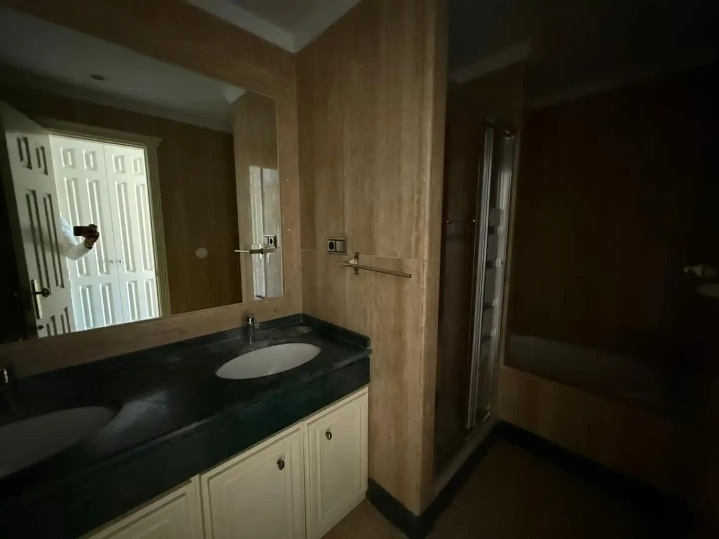 Baño de Piso en venta en Marbella con Calefacción, Terraza y Piscina comunitaria