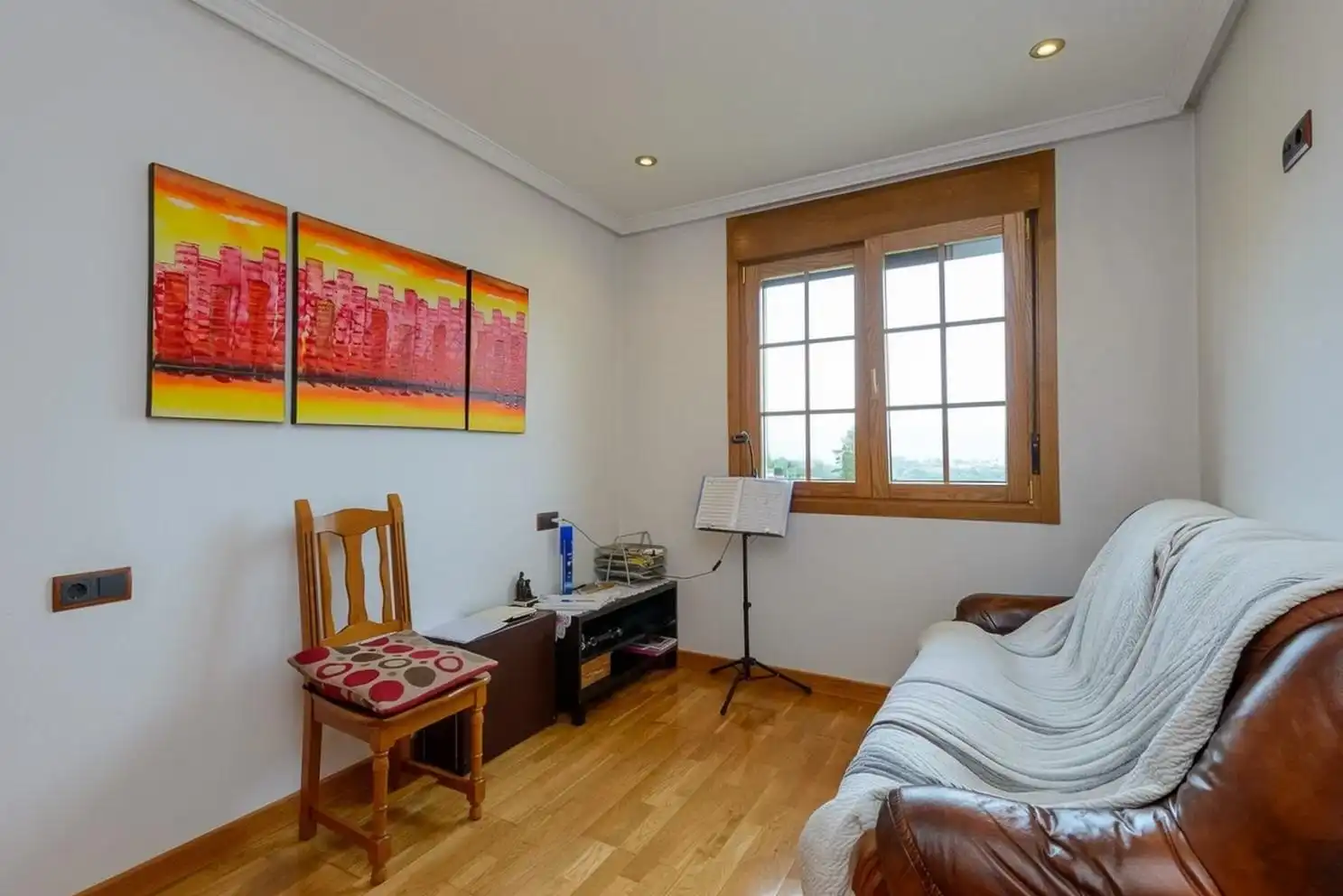 Sala de estar de Casa o chalet en venta en Oviedo  con Calefacción, Jardín privado y Terraza